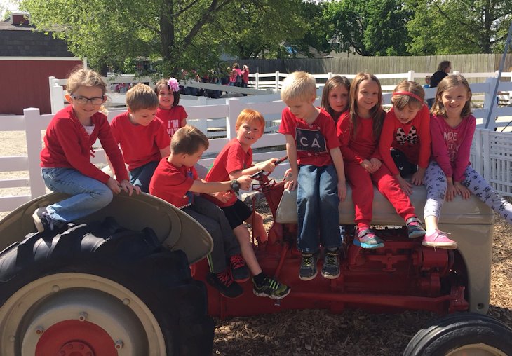 Students in School Activites (Athletics, Classrooms, Plays, Band, Art Projects) (Elmwood Students Zoo Trip.jpg)